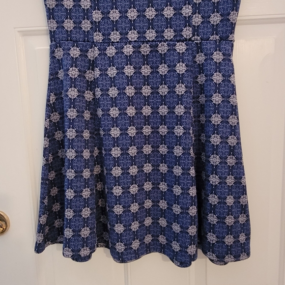 Divided H & M cup sleeves dress size 12 - Picture 3 of 8